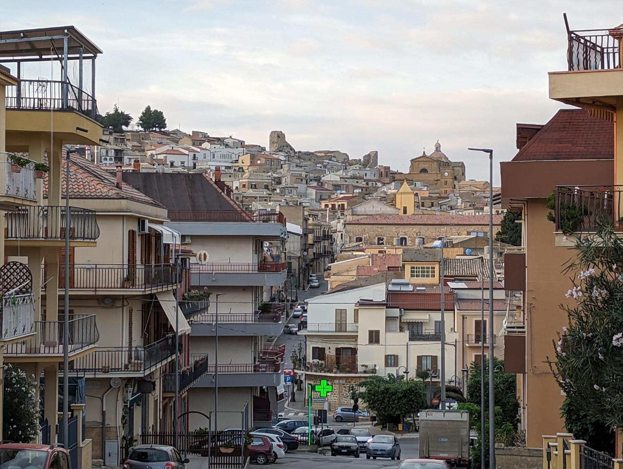 Appartamento "Rina Centro Sicilia" Pietraperzia Екстер'єр фото