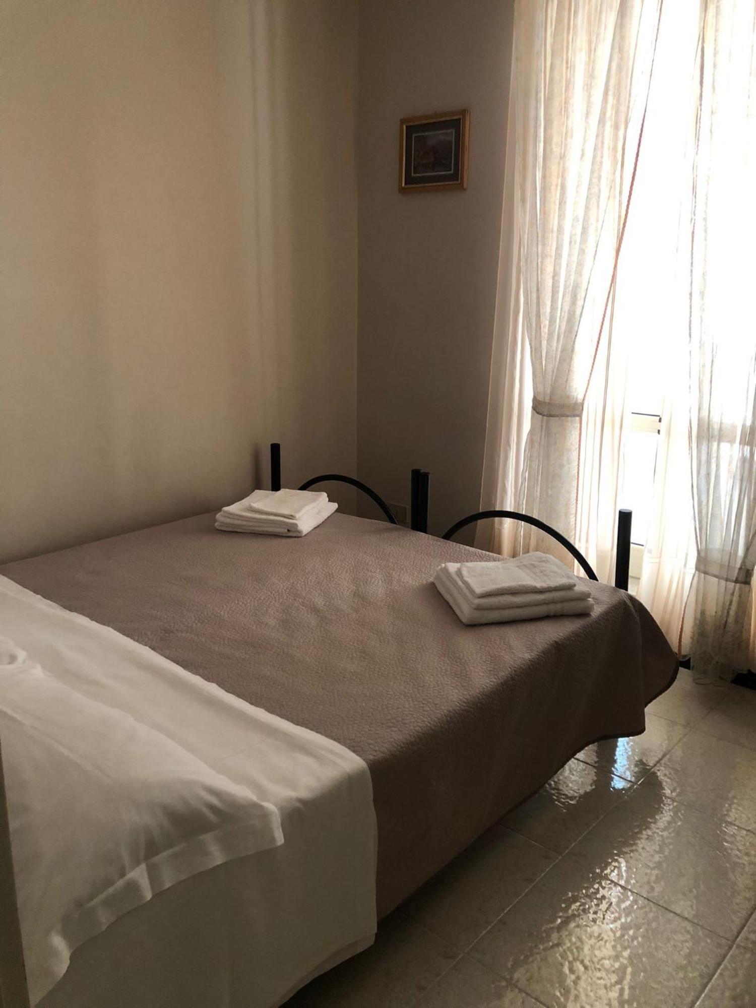 Appartamento "Rina Centro Sicilia" Pietraperzia Екстер'єр фото